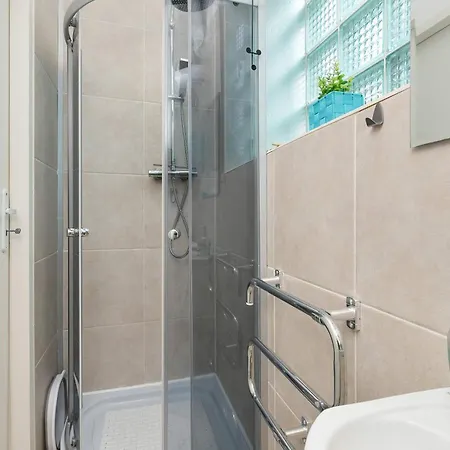Apartment Cozy Pet-friendly Near The And Downtown By Renters Sopot